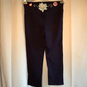 Gypsy Tribes Navy Blue Embroidered Capri Leggings